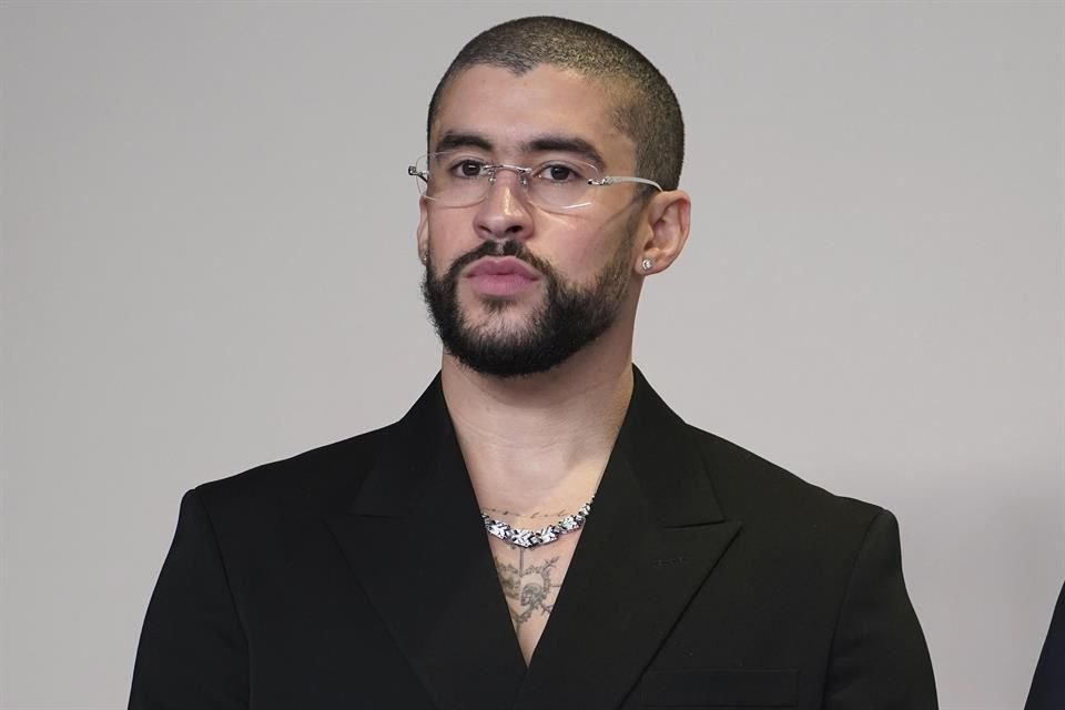 El cantante Bad Bunny anunció su sexto álbum de estudio 'Debí Tirar Más Fotos', que estrenará el próximo 5 de enero de 2025.