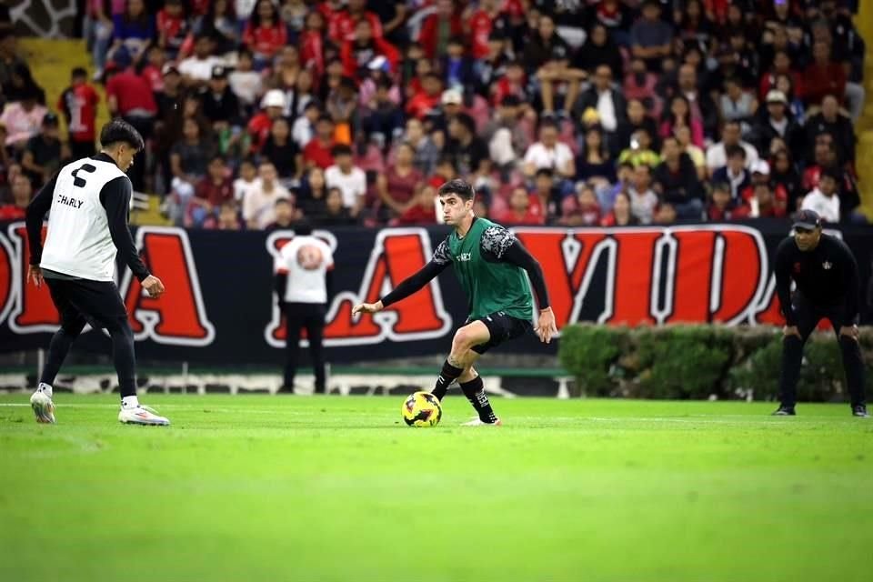 Miles de aficionados rojinegros mostraron su apoyo durante una práctica en el Estadio Jalisco, previa al Clásico de la Copa Pacífica.