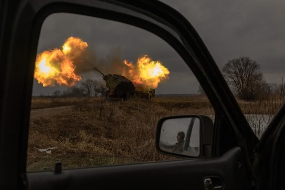 Un tanque ucraniano dispara contra posiciones rusas en la región de Donetsk, el 20 de enero del 2024.