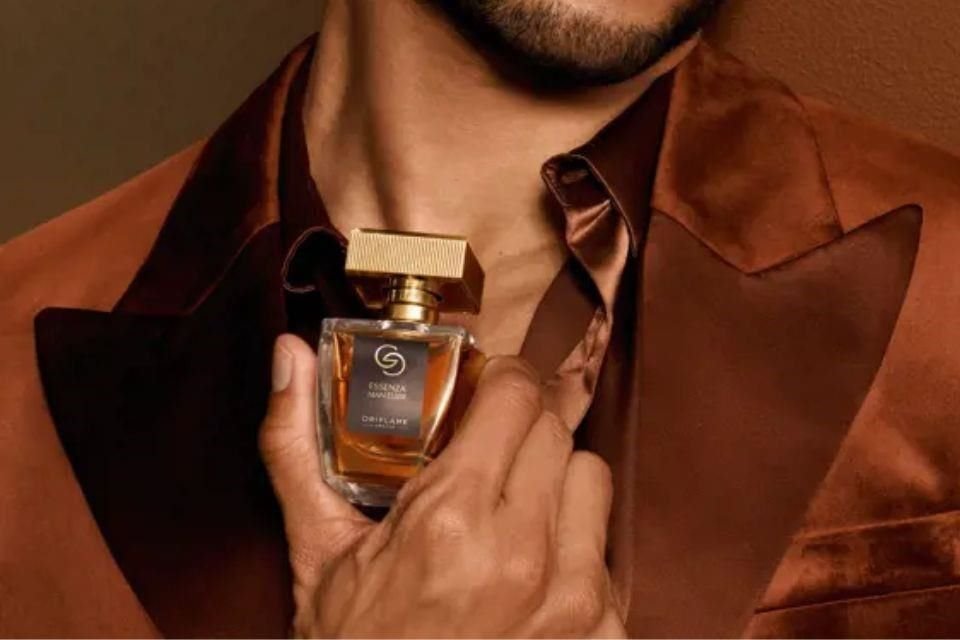 'Giordani Gold Essenza Man Elixir es el perfume inspirado en un hombre exitoso que en su paso deja una gran huella de estilo por su aire decisivo y natural'.