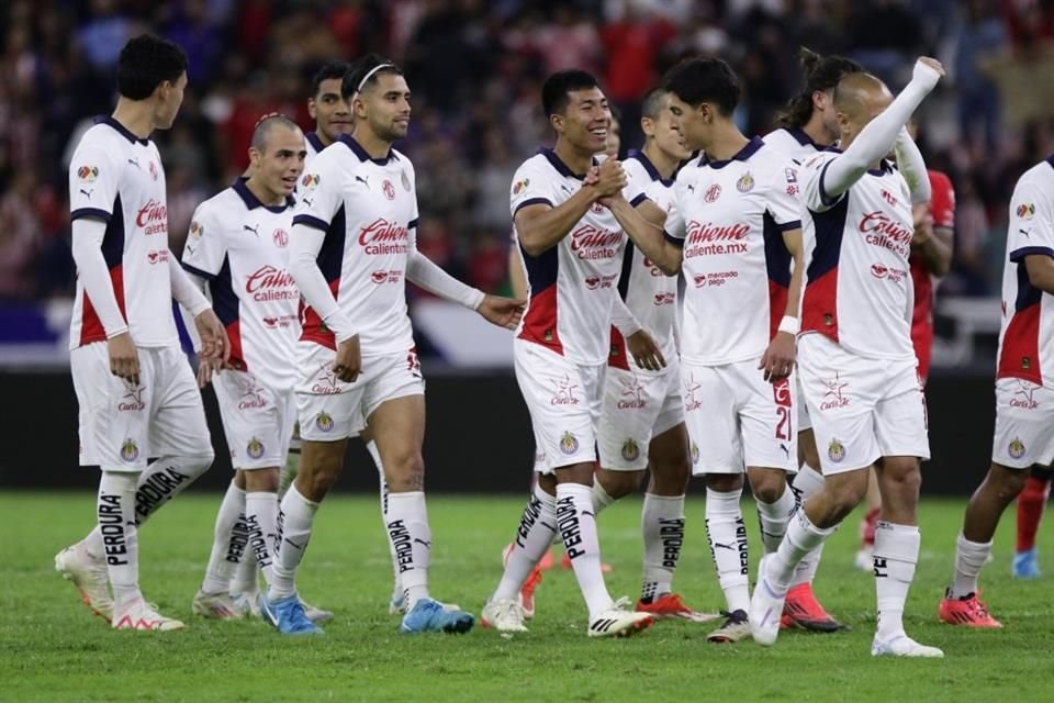 Las Chivas van por el título de la Copa Pacífica frente a los Leones Negros.