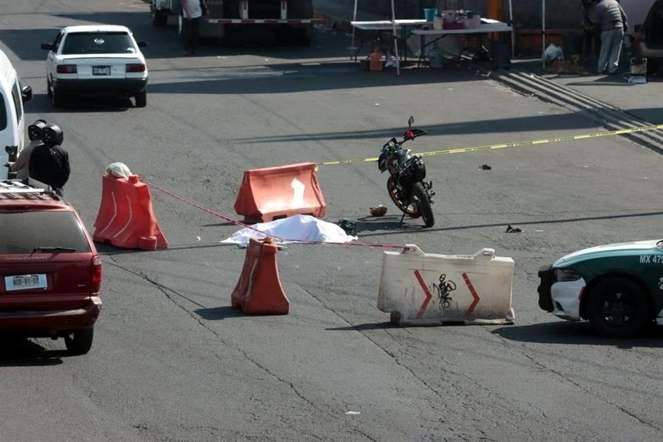 Una mujer motociclista falleció en el Puente de la Concordia, en Iztapalapa.