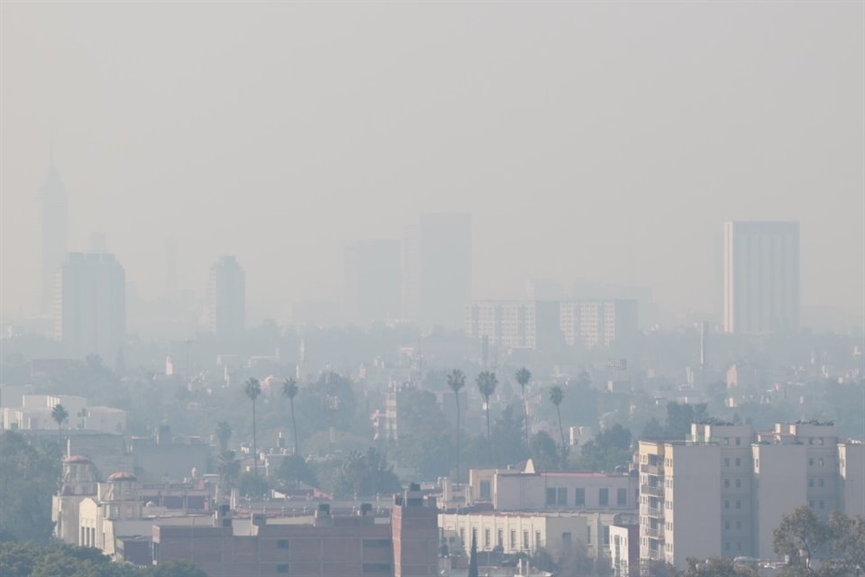 La CDMX inicia el 2025 con aire contaminado, por lo que la CAME activó la Fase Preventiva por partículas PM 2.5 en el Valle de México.