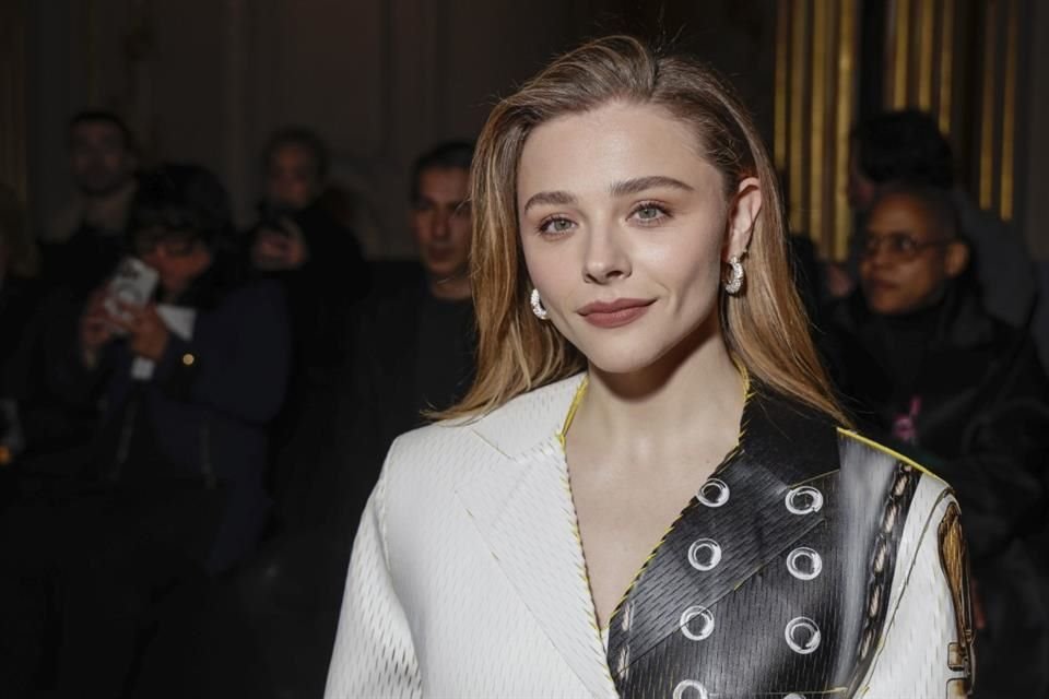 El pasado noviembre, Moretz se declaró como una 'mujer gay' en una publicación instando a la gente a votar por Kamala Harris en las elecciones de 2024.