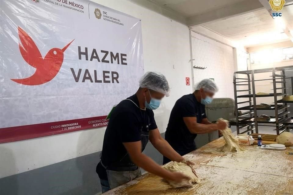 Internos del Reclusorio Preventivo Varonil Sur y de la Penitenciaría de la Ciudad de México, pusieron a la venta roscas de Reyes.