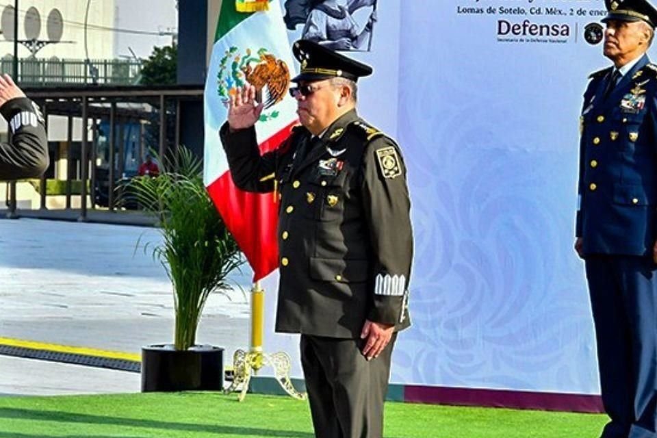 El General Maximiliano Cruz asumió el cargo de Inspector y Contralor del Ejército y la Fuerza Aérea de la Secretaría de la Defensa Nacional, siendo el primer cambio de la Plantilla Mayor este sexenio.