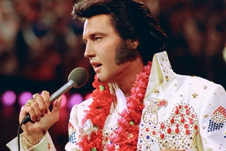 Los herederos de Elvis Presley demandaron a una casa de subastas por vender objetos supuestamente 'robados' del cantante.