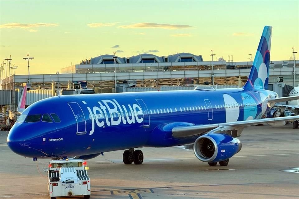 Jet Blue fue sancionada con  2 millones de dólares por sus retrasos crónicos en sus vuelos.