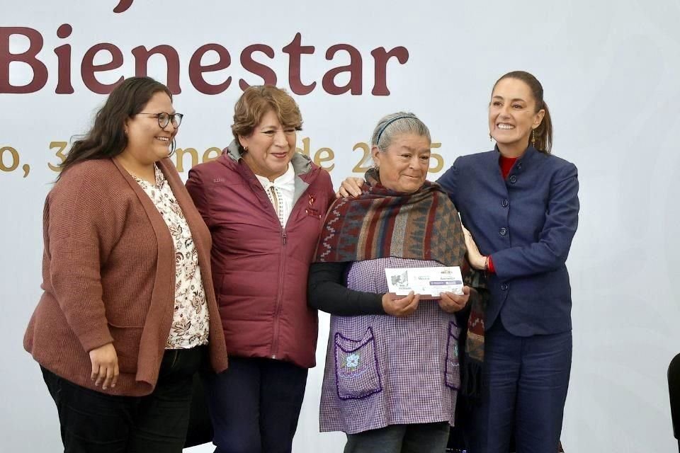 En el Estado de México, la Presidenta Claudia Sheinbaum arrancó la entrega de la tarjeta Bienestar a 108 mil mujeres del programa 60-64 años.