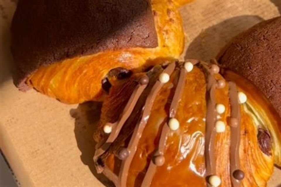 Hay dos sabores, el primero es mazapán de almendra con ate, y el segundo es de chocolate con nutella y crispearls.