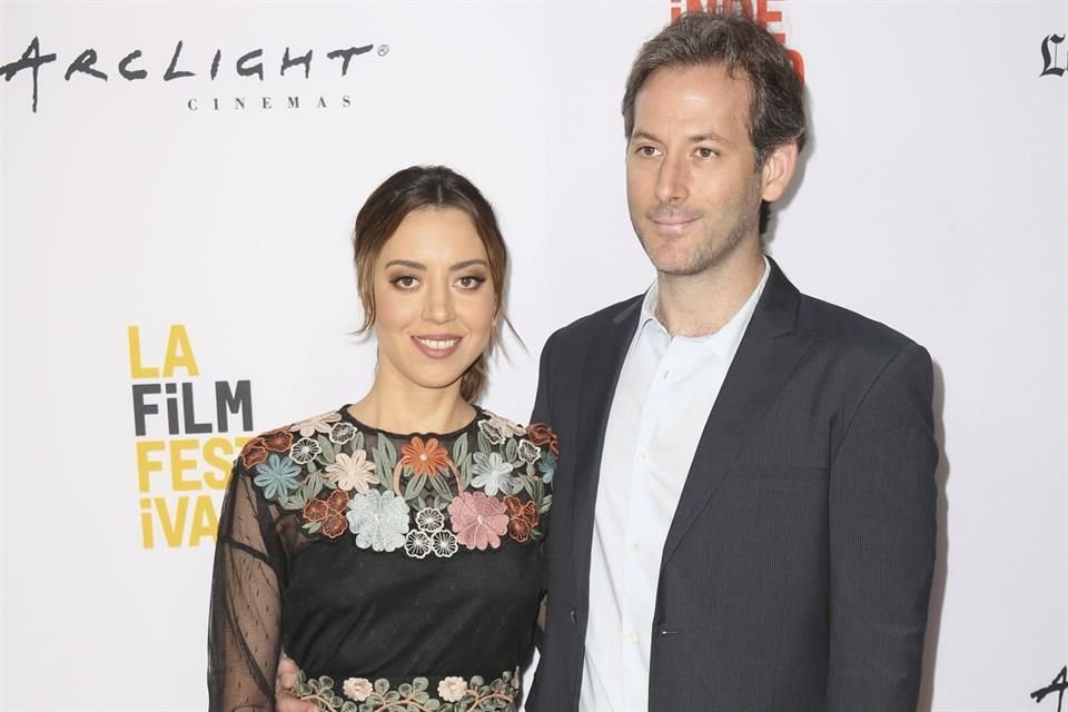 No se tienen detalles de la muerte y se esperan detalles al respecto, Aubrey Plaza, de 40 años, no se ha pronunciado al respecto.