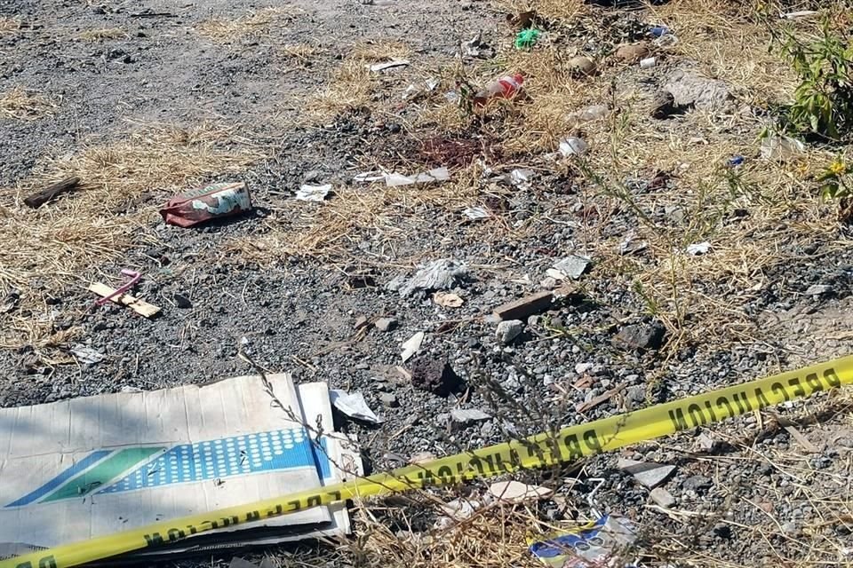 Vecinos escucharon detonaciones y luego hallaron el cuerpo en un terreno valdío, en el Río de los Remedios.