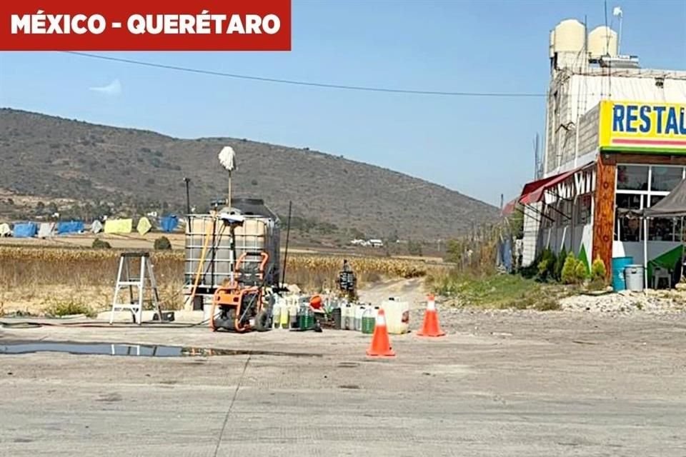 El comercio de huachicol ha crecido exponencialmente en la carretera México-Querétaro, al punto de registrar 40 puntos de venta en 4 km.