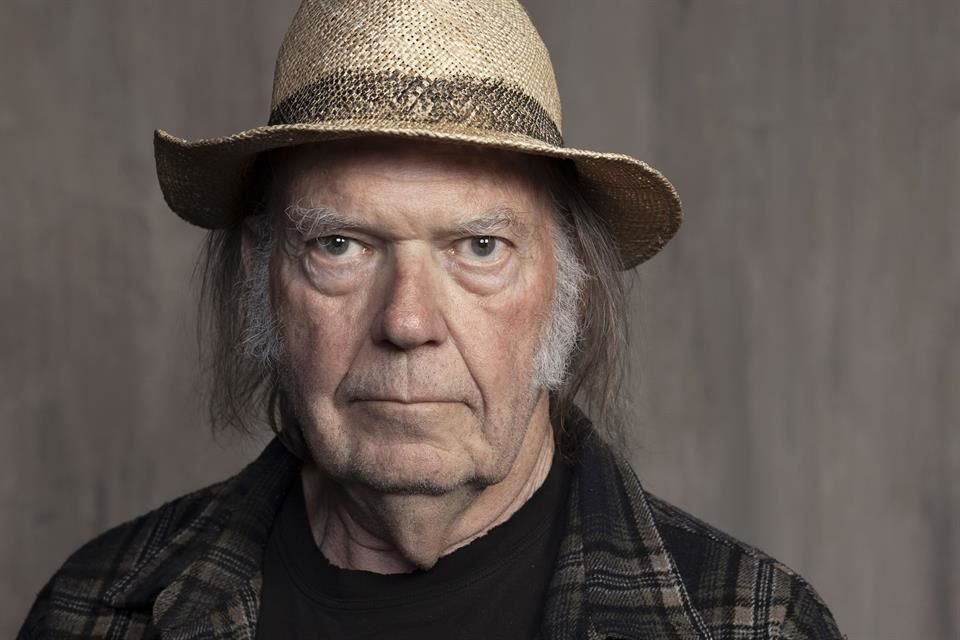 El mítico cantautor Neil Young lanzará en febrero 'Oceanside Countryside', un disco que tenía guardado y que grabó en los años 70.