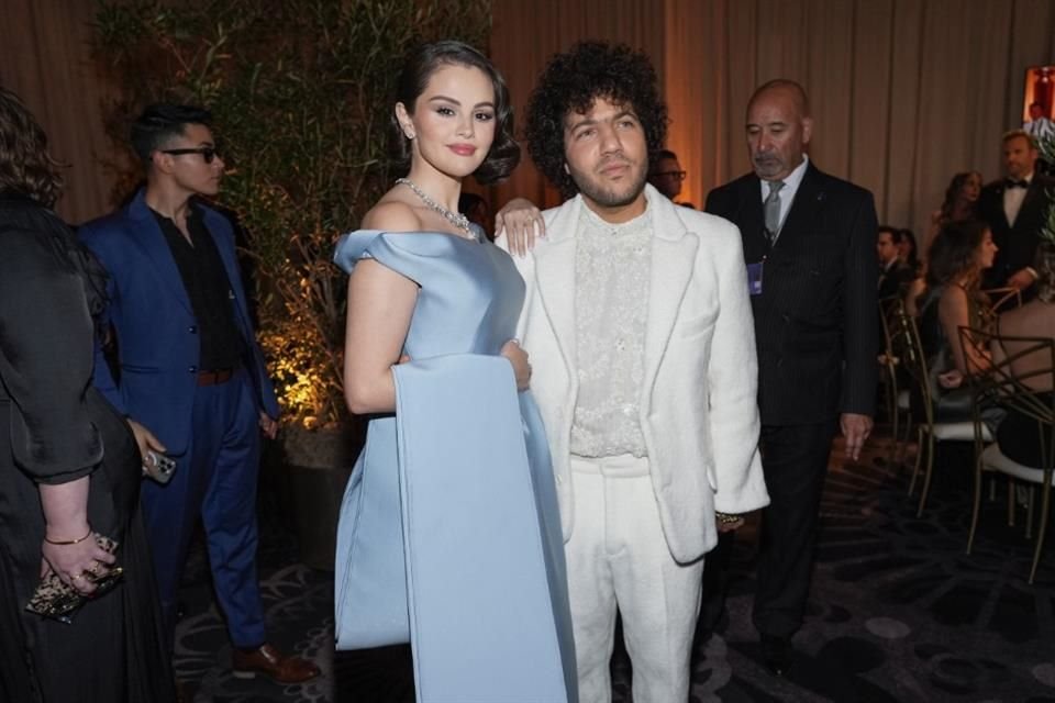 Selena Gomez y su prometido, Benny Blanco, no se despegaron en toda la noche.