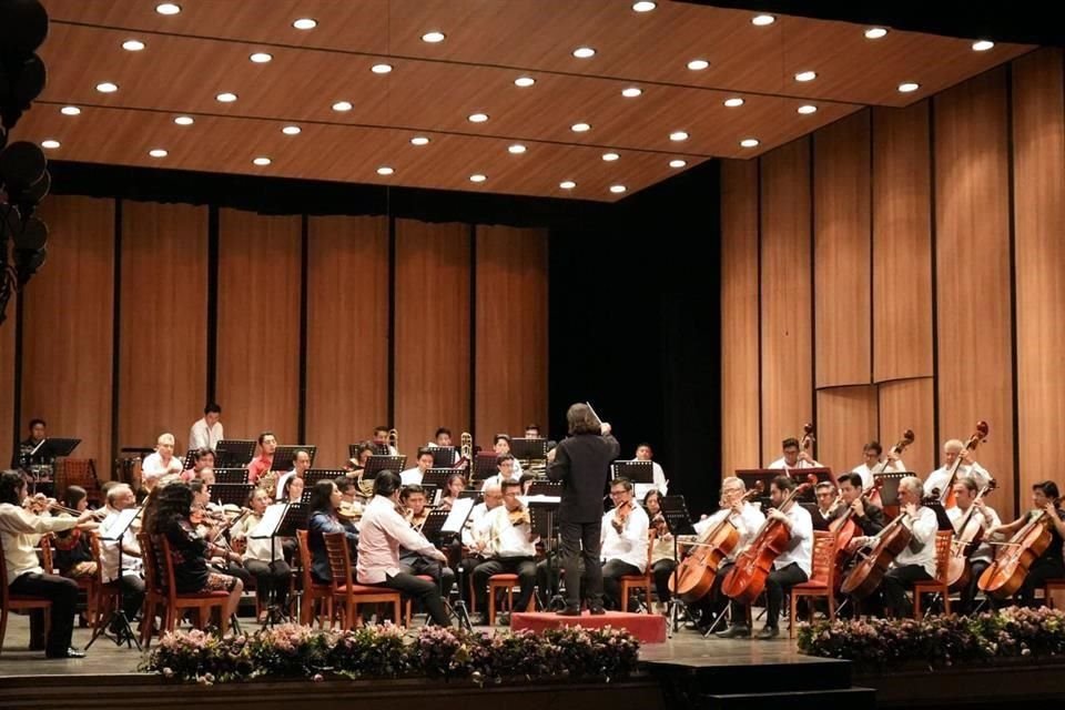 La Orquesta Sinfónica de Oaxaca (OSO) enfrenta el vacío de un director titular, precariedad laboral de los músicos y el abandono por parte del Gobierno estatal.