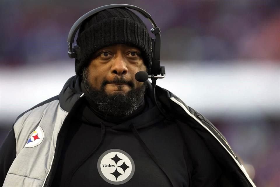 Mike Tomlin tiene 18 temporadas sin marca perdedora en NFL, pero no gana en Playoffs desde el 2016.