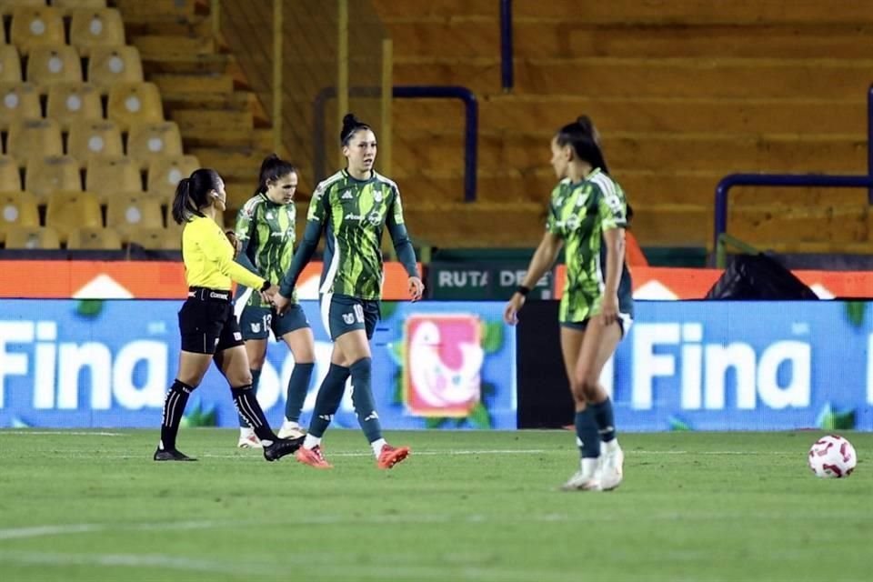 El lamento de las jugadoras de Tigres Femenil tras el gol de Kali Trevithick.