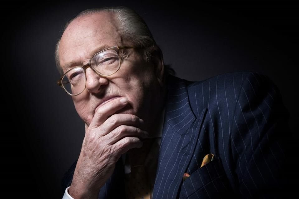 Jean-Marie Le Pen, que llevaba varias semanas ingresado en un centro de cuidados por su débil estado de salud, falleció al mediodía 'rodeado de su familia'.