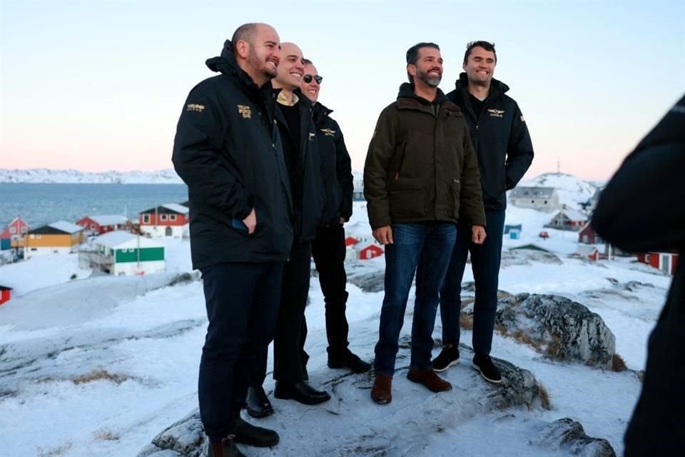 El empresario estadounidense Donald Trump Jr. posa después de llegar a Nuuk, Groenlandia.