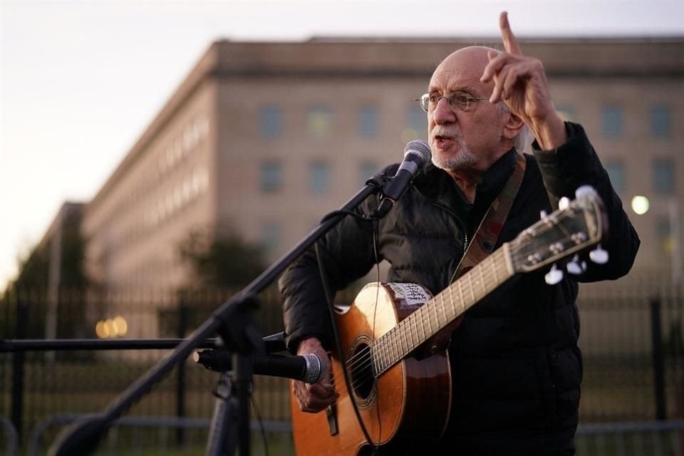 El cantante Peter Yarrow, líder del trío Peter, Paul y Mary, murió a los 86 años tras un cáncer de vejiga diagnosticado hace cuatro años.