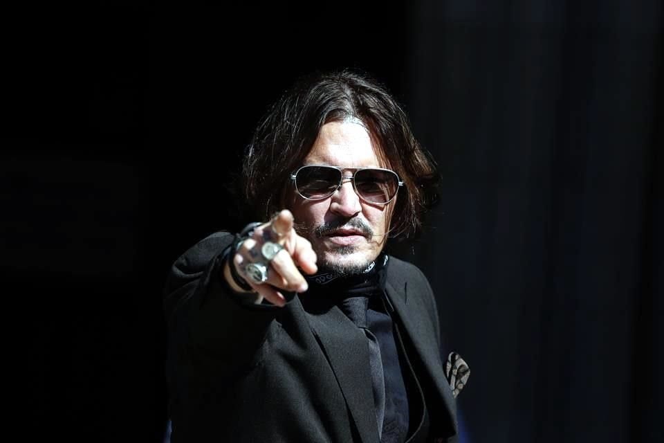 Cineastas españolas criticaron y condenaron el premio que el Festival de San Sebastián le dará a Johnny Depp, acusado de violencia doméstica.