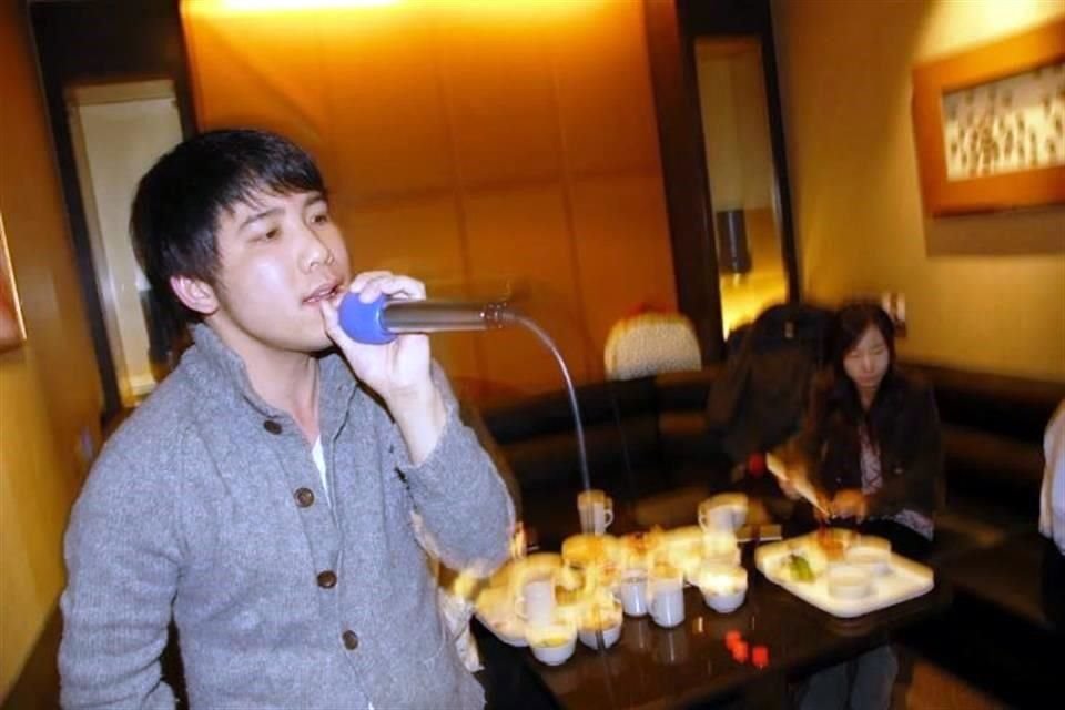 China anunció que prohibirá en karaokes canciones con contenido que ponga en peligro la 'unidad, soberanía o integridad territorial'.