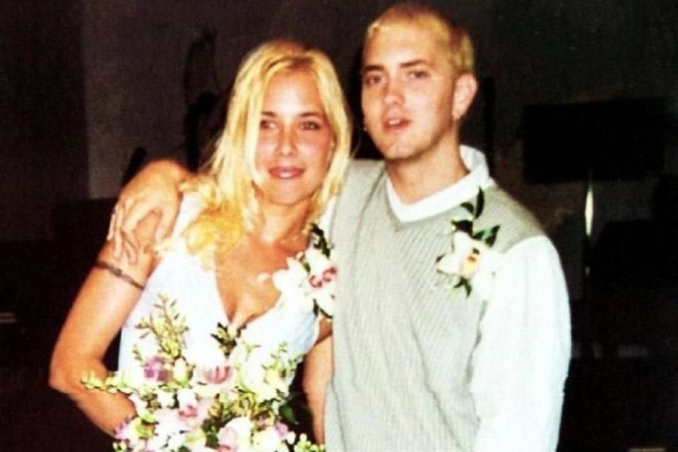 Kim Scott, ex esposa del rapero Eminem, fue trasladada a un hospital tras intentar quitarse la vida en su casa de Michigan.
