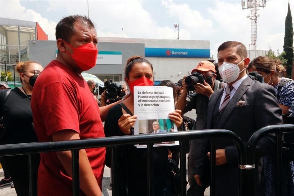 Padres del menor abusado presuntamente por el diputado Saúl Huerta.