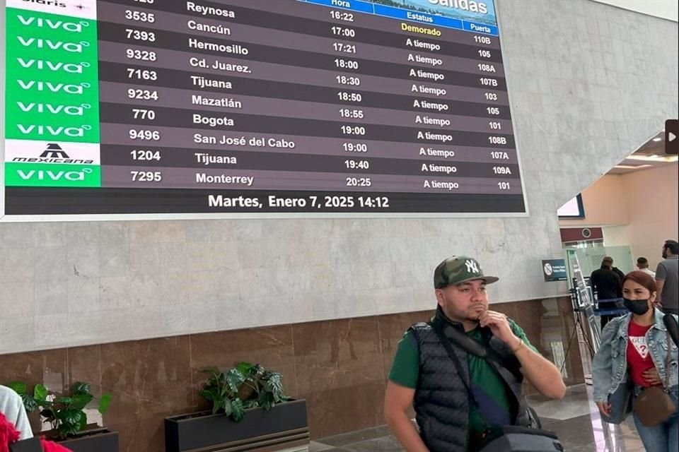 Ante la cancelación de rutas en Mexicana, pasajeros externan incertidumbre al haber adquirido boletos con esa aerolínea.