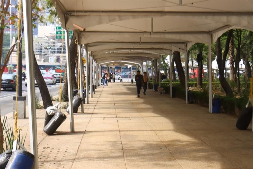 Vecinos y trabajadores de la zona celebraron que el paso peatonal dejó de ser afectado por los ambulantes. 