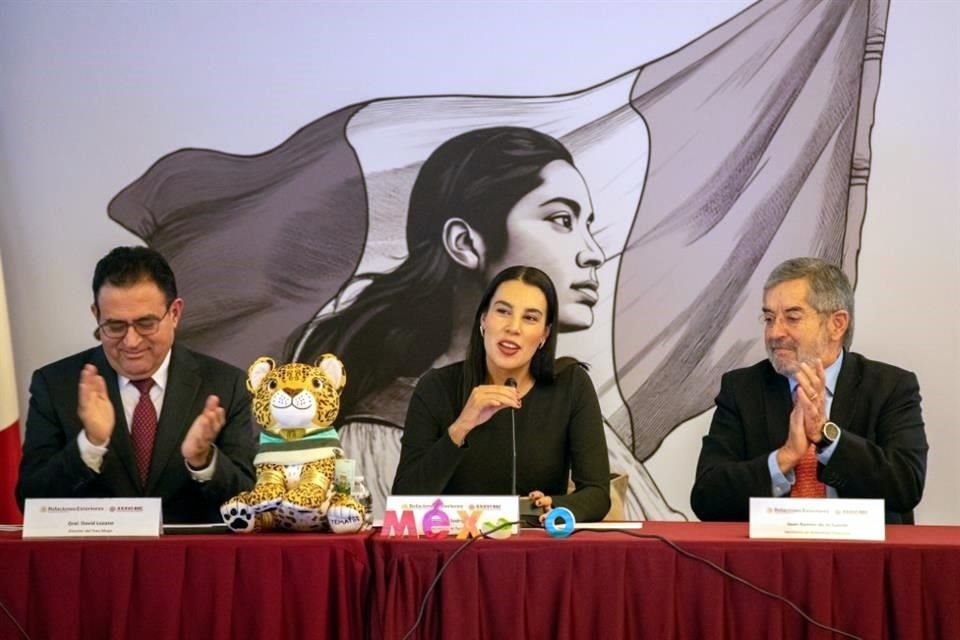 Ante de Embajadores y Cónsules de México, la titular de Sectur, Josefina Rodríguez Zamora, hizo un llamado a redoblar esfuerzos para que el País conquiste más mercados internacionales.