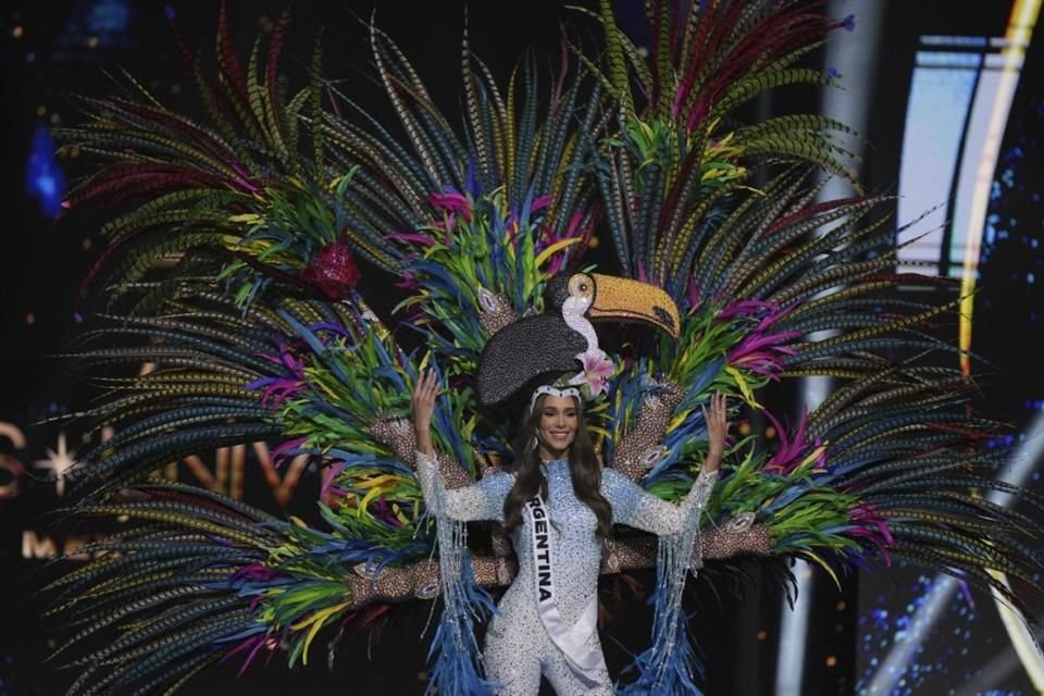 La modelo argentina Magalí Benejam fue destituida de Miss Universo tras afirmar que la competencia estaba 'arreglada'.