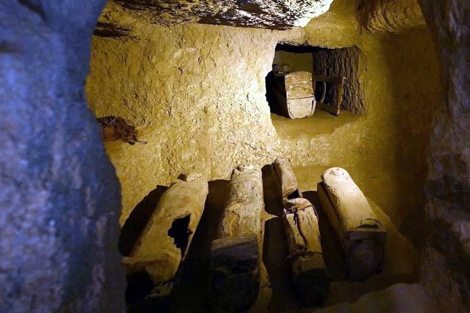 En las excavaciones se ubicaron pozos funerarios y sarcófagos de madera de la dinastía 17.