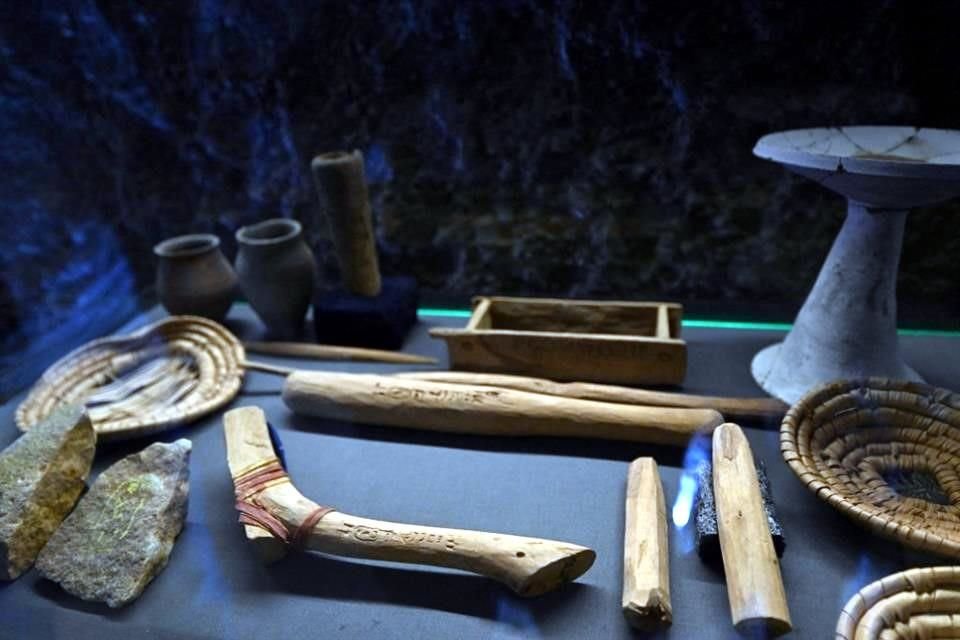 Herramientas y objetos de uso cotidiano también fueron encontrados en las excavaciones.