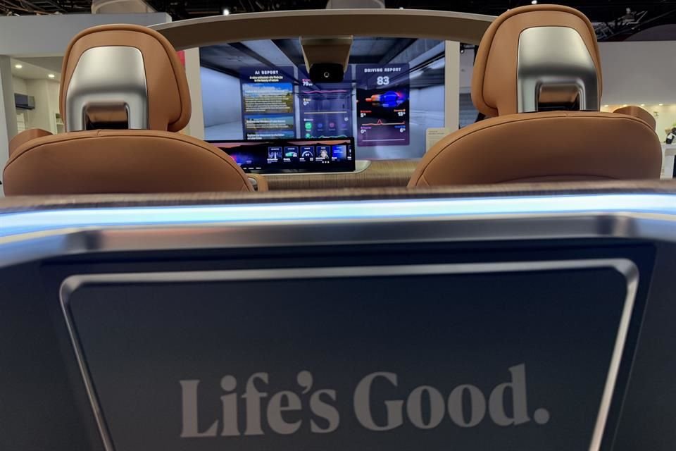 LG presentó 'AI In-Vehicle Experience' en el CES 2025, solución inteligente para vehículos.