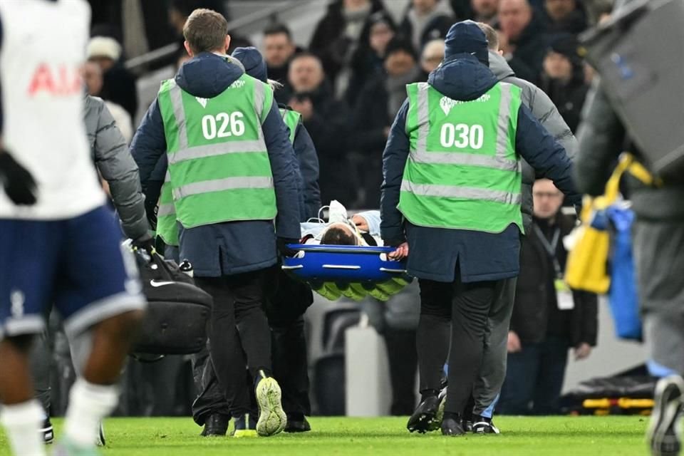 El uruguayo fue llevado a un hospital y su club informó que se encuentra bien.