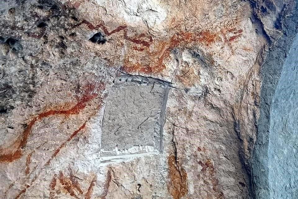 Así quedó la piedra taladrada en La Cueva Pinta, de donde fue robada la pintura rupestre.