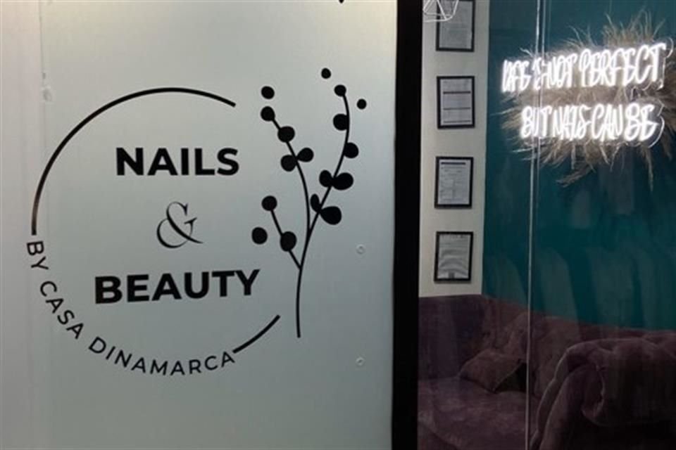 Casa Dinamarca Nails & Beauty ofrece manicure y pedicure spa con sus productos exclusivos.