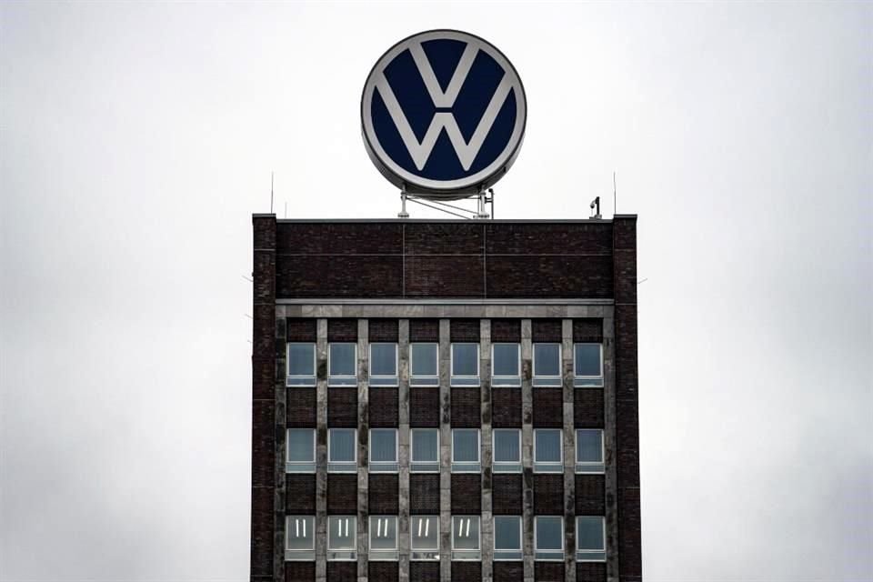 En China, el primer mercado de Volkswagen, las ventas en 2024 se situaron en 2.2 millones de vehículos, lo que representa una caída anual del 8.3 por ciento.