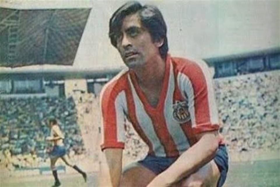 Alberto Onofre, fue medio campista en las Chivas.