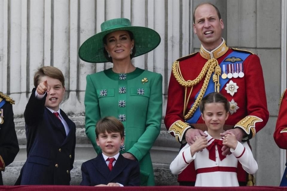 Guillermo lanzó un mensaje de felicitación en su nombre propio y en el de sus tres hijos.