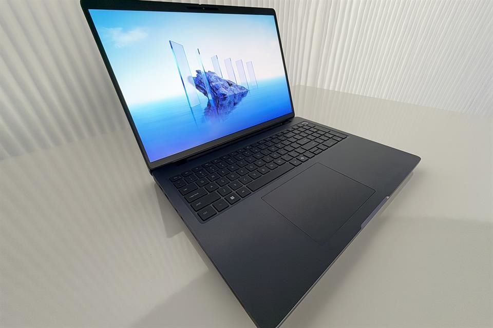 Para ayudarles a los usuarios a entender las gamas, Dell renombró sus laptops. En la foto, el modelo insignia Dell Pro Max 16.