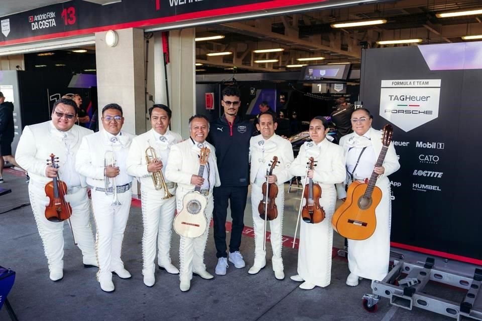 Los mariachis no podían faltar.