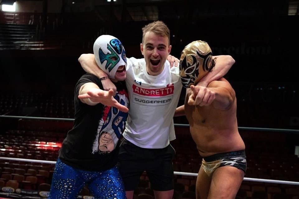 La lucha libre es parte de la aventura.