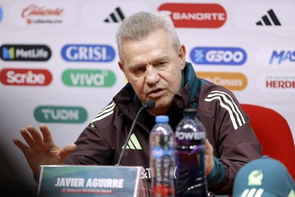 Javier Aguirre batalló para hacer la lista.