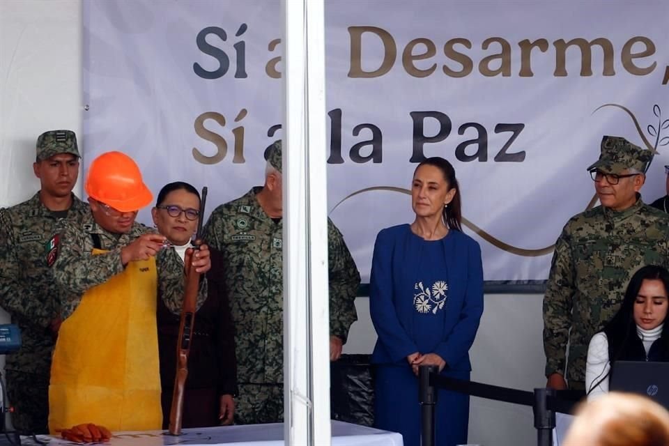 Elementos de la Secretaría de la Defensa Nacional procederán a la destrucción de las armas.