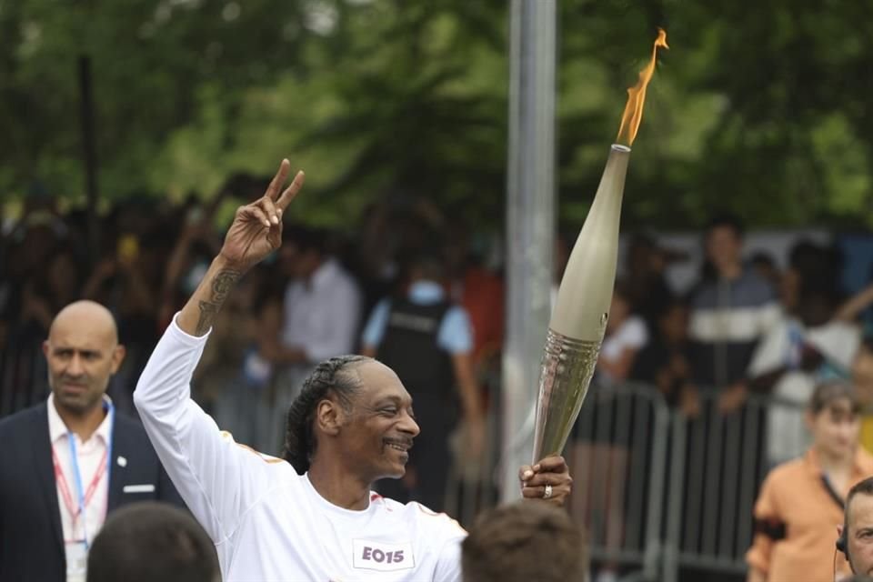 Snoop Dogg cargó la antorcha olímpica en los Juegos Olímpicos de París 2024.