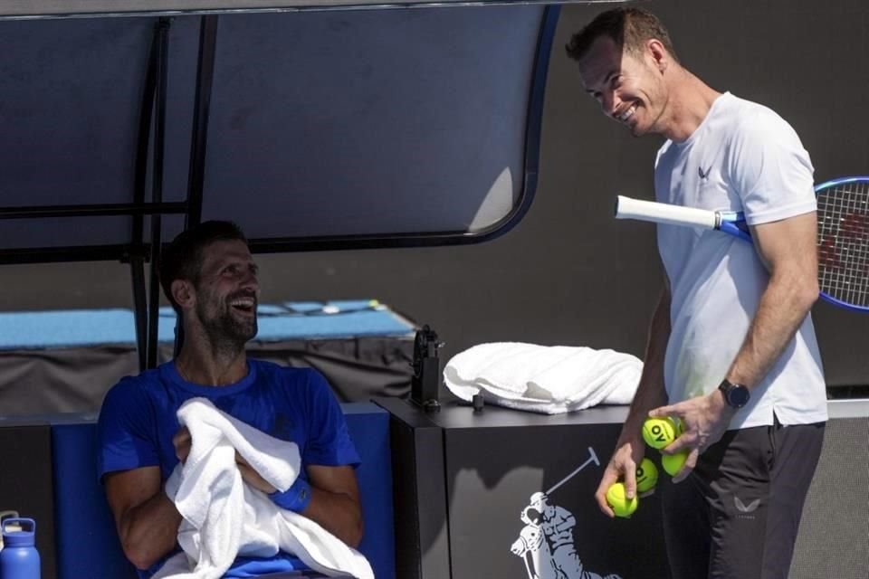 Novak Djokovic entrena con Andy Murray.