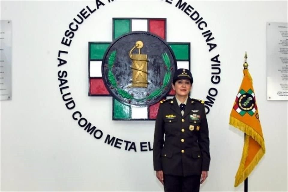 Coronela Médico Cirujano Verónica Fabiola Martínez Espinosa tomo protesta como Subdirectora de la Escuela Militar de Medicina.